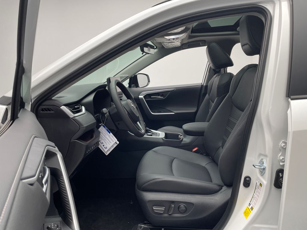 Thumbnail: 2025 Toyota RAV4 - 13