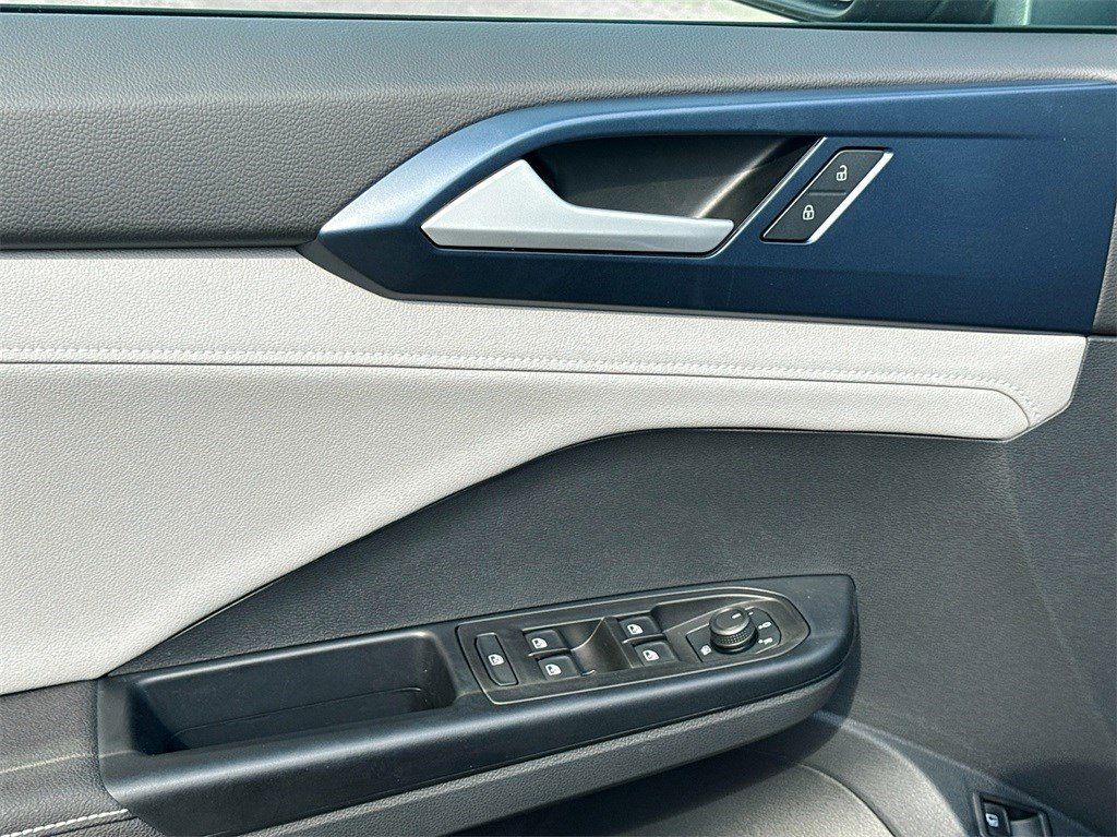New 2024 Black Pearl Volkswagen 1.5T SE image 18