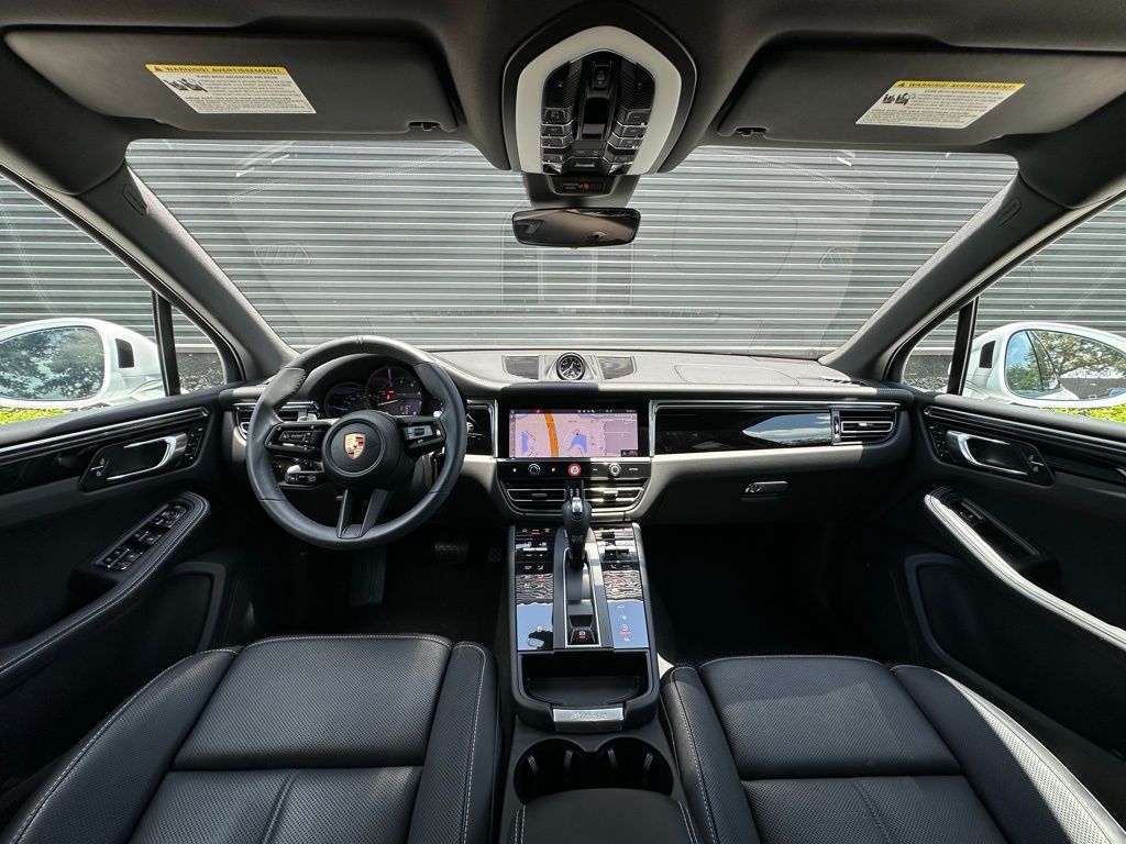 2025 Porsche Macan  30