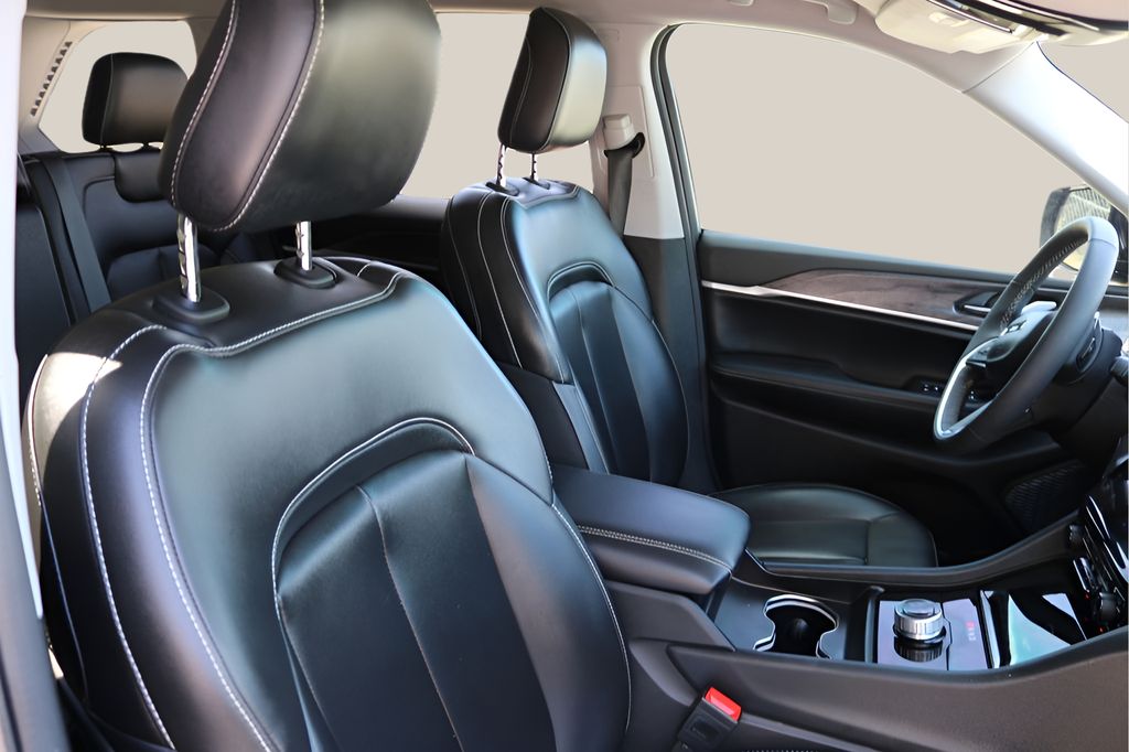 Used Car 2023 Jeep Grand Cherokee  Limited For Sale Under $35,000 In Austin, Texas
