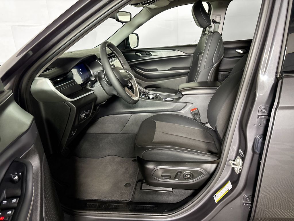 2023 Jeep Grand Cherokee Laredo X