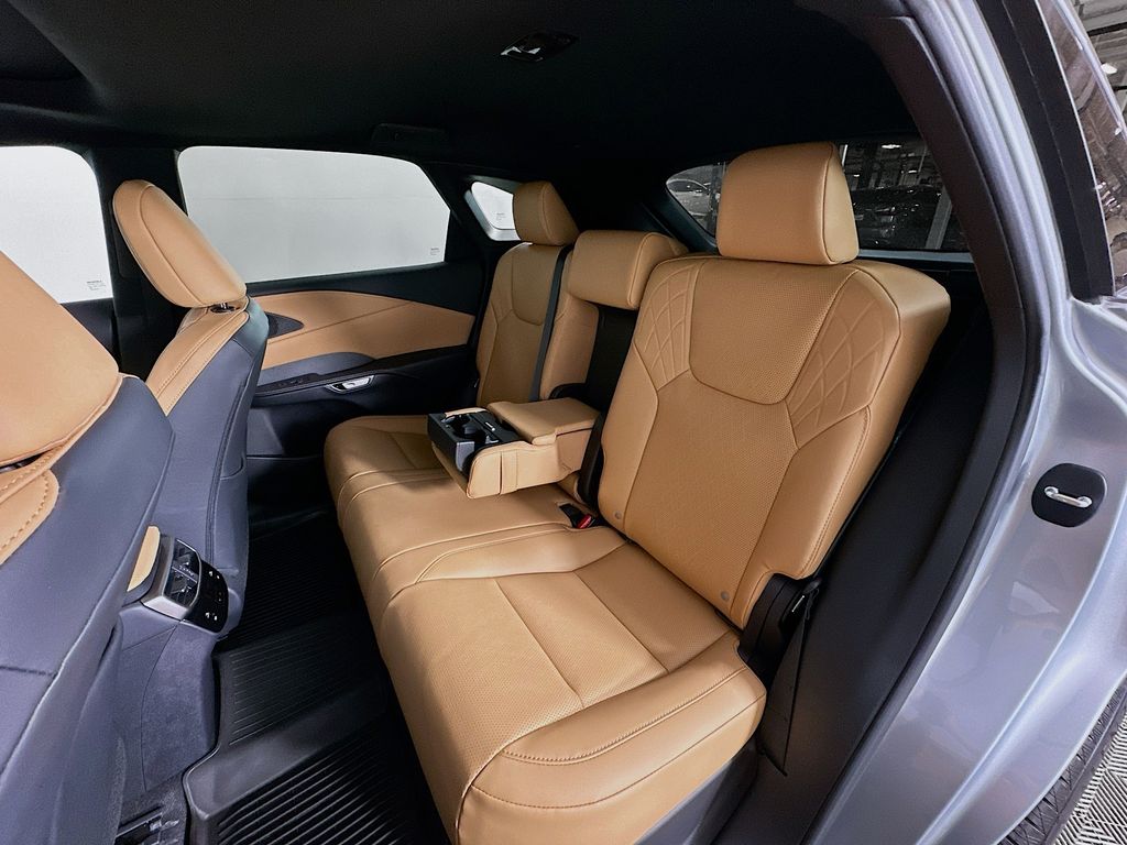 2025 Lexus RX  17