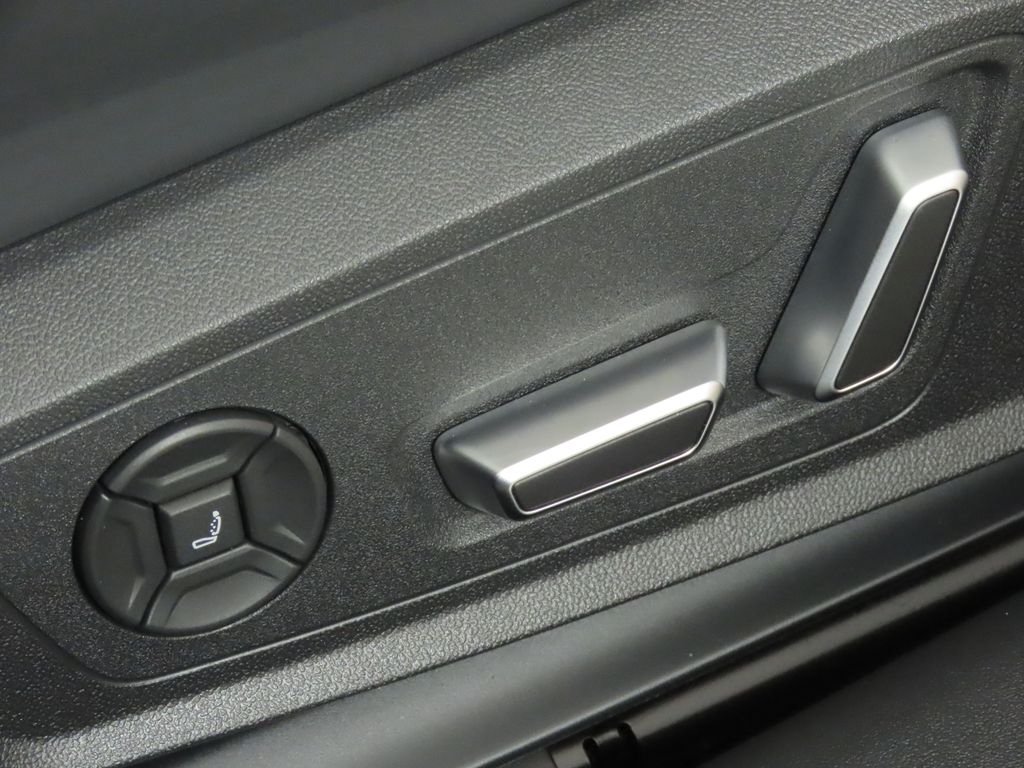 Thumbnail: 2025 Audi S5 - 32