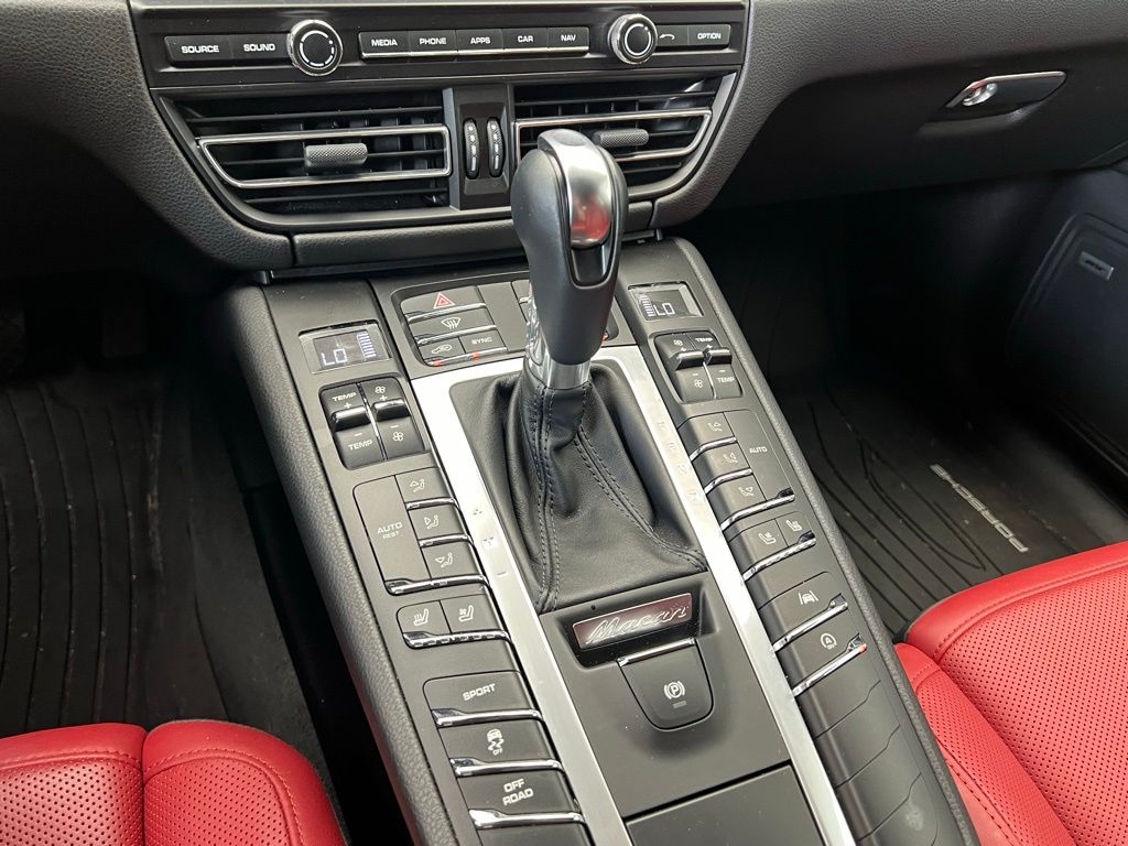 Thumbnail: 2021 Porsche Macan - 11