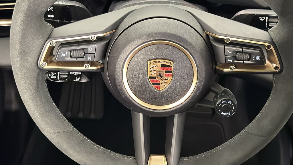Thumbnail: 2025 Porsche Taycan - 17