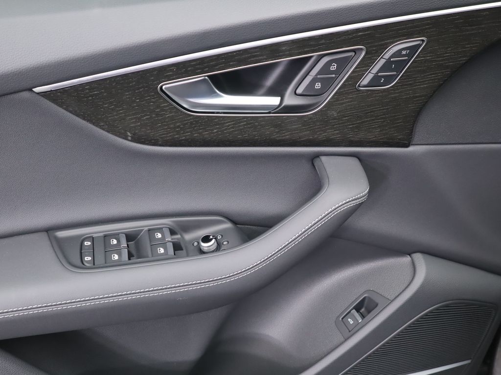 2025 Audi Q7  26