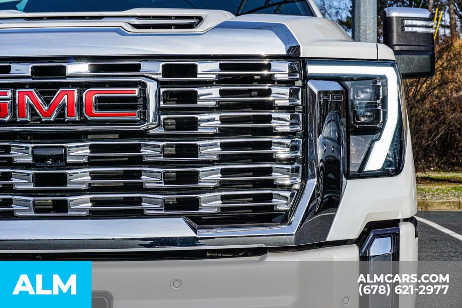 Used 2025 White GMC Denali image 12