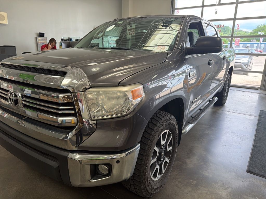 2017 Toyota Tundra SR5 CrewMax 5.7L 4WD