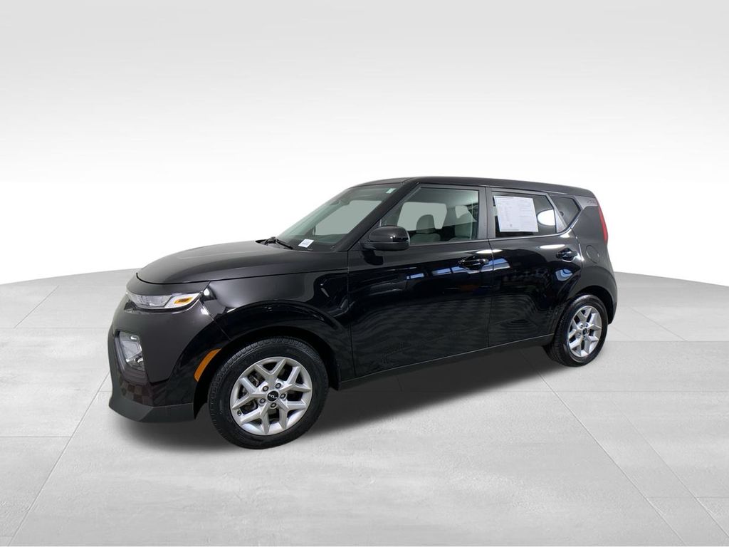 2022 Kia Soul LX 2