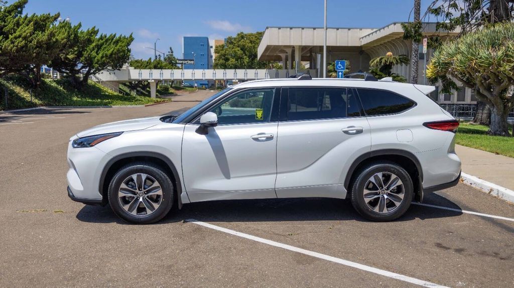 Used 2022 Toyota Highlander XLE 4D Sport Utility