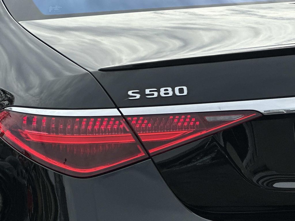 Thumbnail: 2022 Mercedes-Benz S-Class - 12