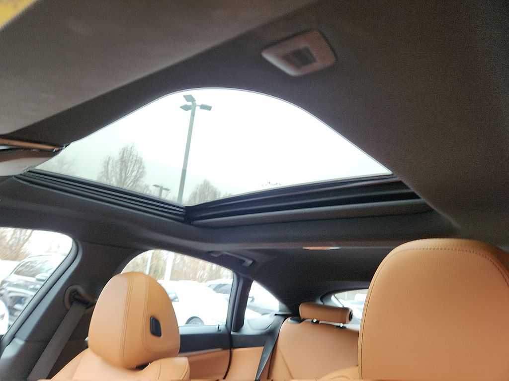 Thumbnail: 2025 BMW i4 - 15