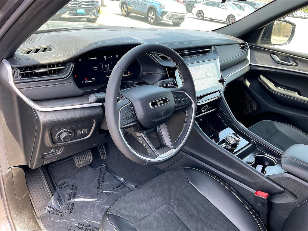 2026 Jeep Grand Cherokee — photo 9