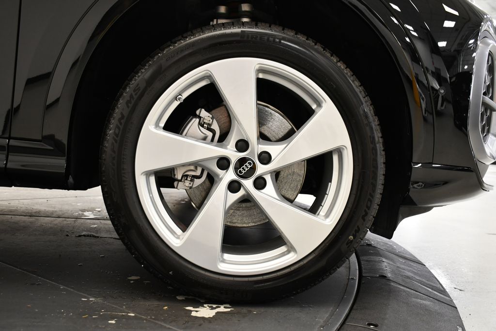 Thumbnail: 2025 Audi Q5 - 17