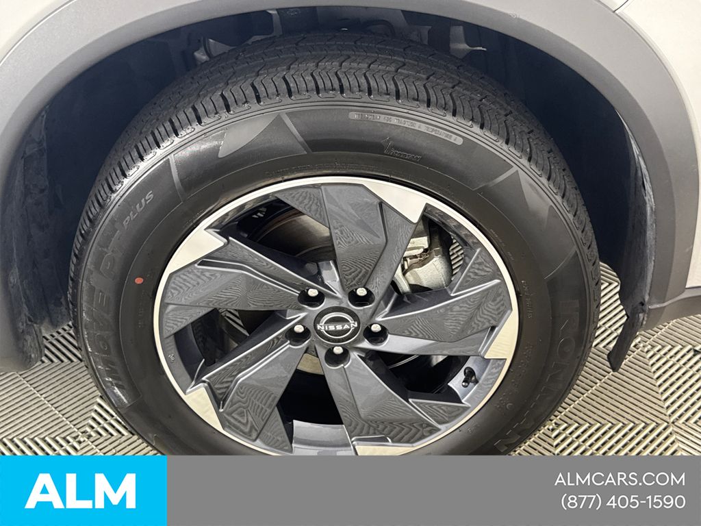 Used 2025 Silver Nissan SV image 16
