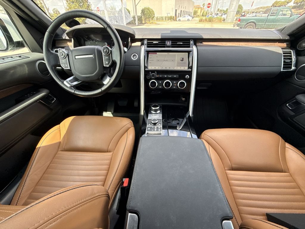 Thumbnail: 2018 Land Rover Discovery - 19