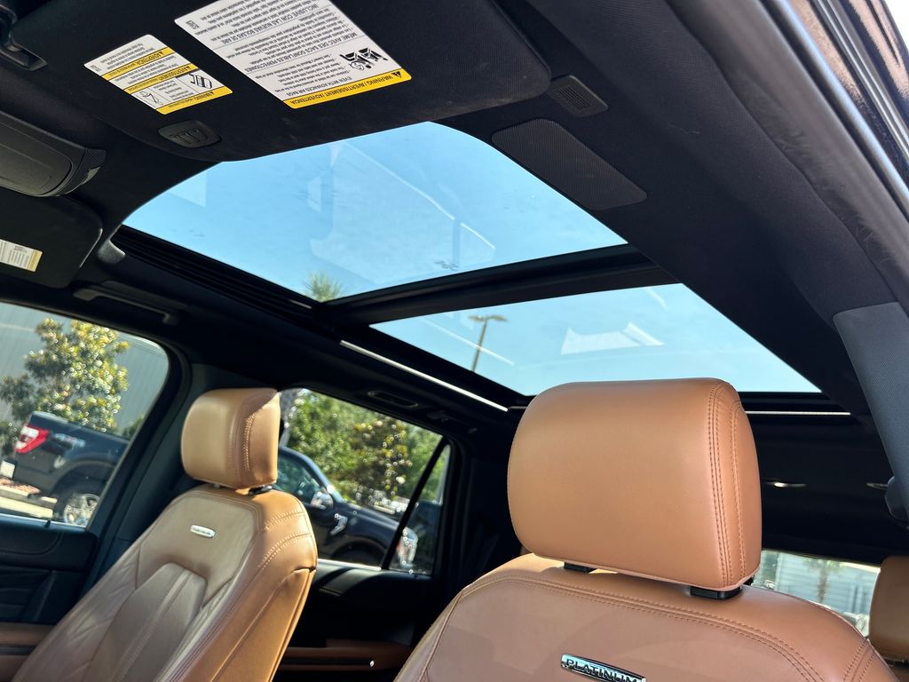 2022 Black Metallic Ford Expedition Max Platinum RWD SUV