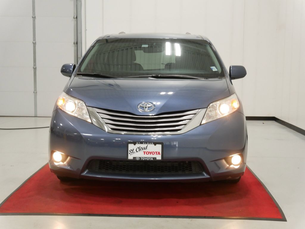 Used 2017 Toyota Sienna XLE Premium with VIN 5TDYZ3DC5HS795411 for sale in Waite Park, Minnesota