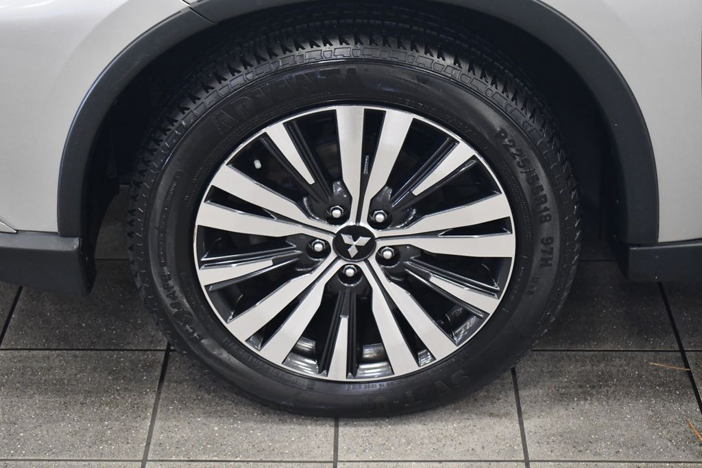 Thumbnail: 2019 Mitsubishi Outlander - 14