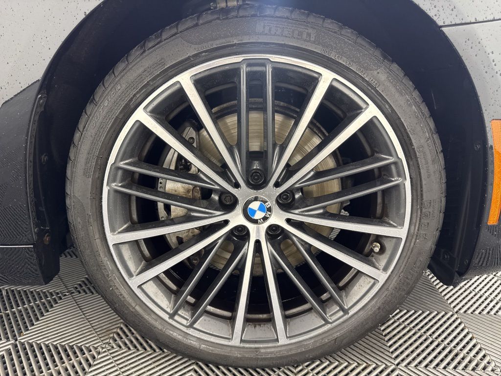 Thumbnail: 2023 BMW 5 Series - 13
