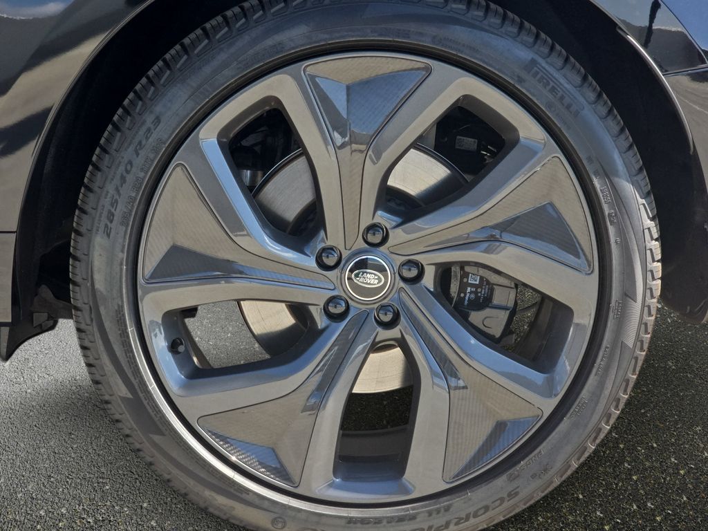 New 2025 Black Land Rover Dynamic SE image 11