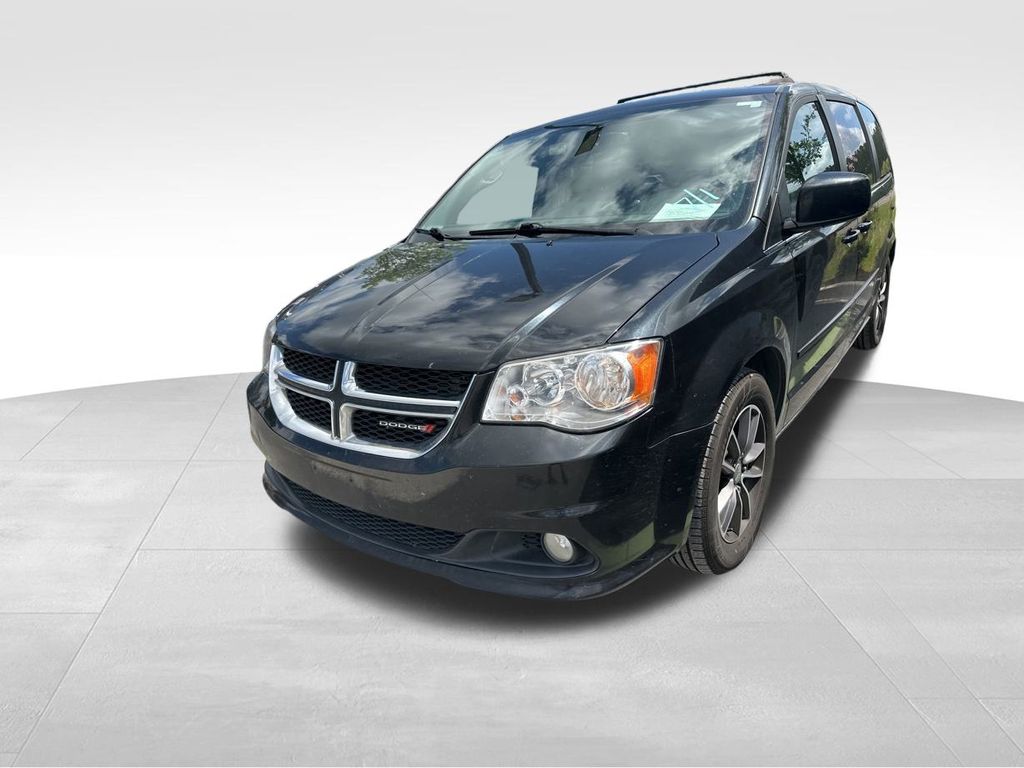 2017 Brilliant Black Crystal Pearlcoat Dodge Grand Caravan SXT FWD Van
