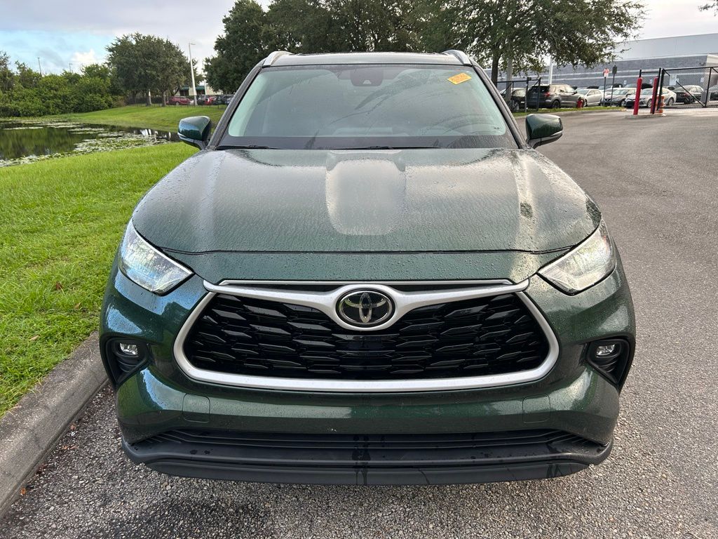 Thumbnail: 2023 Toyota Highlander - 8