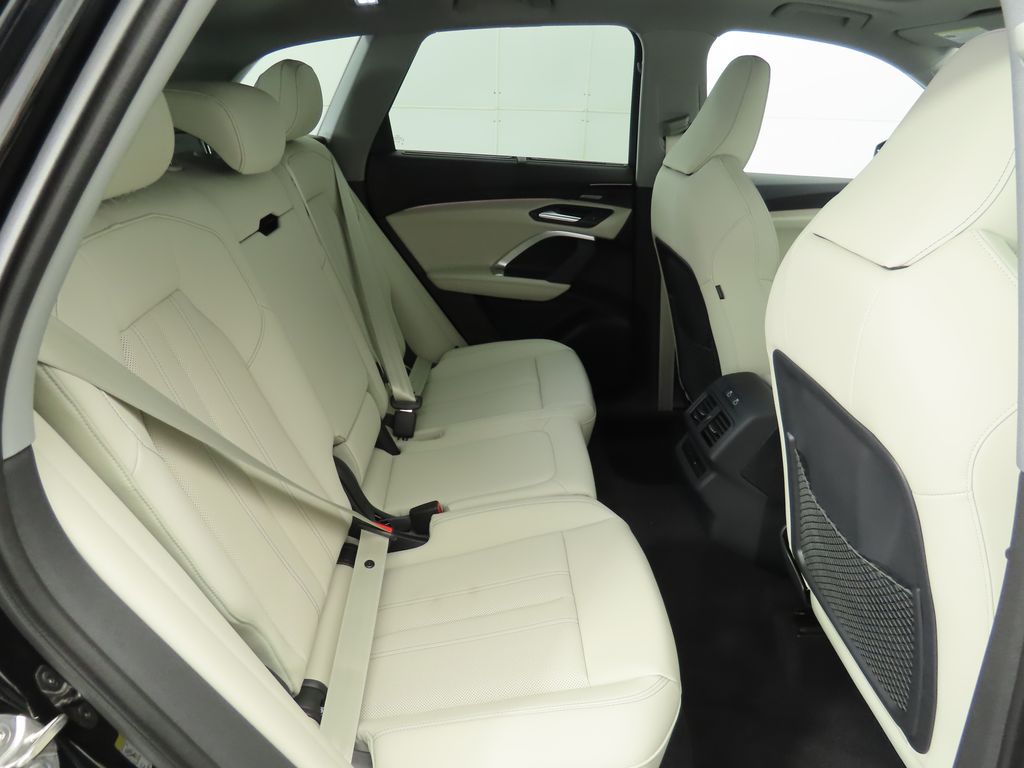 Thumbnail: 2025 Audi Q5 - 24