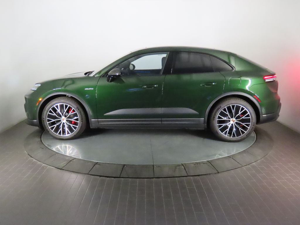 Thumbnail: 2025 Porsche Macan - 2