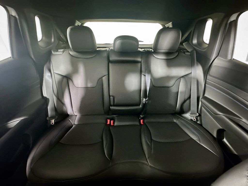 New 2026 White/off-white Jeep Latitude Altitude image 10