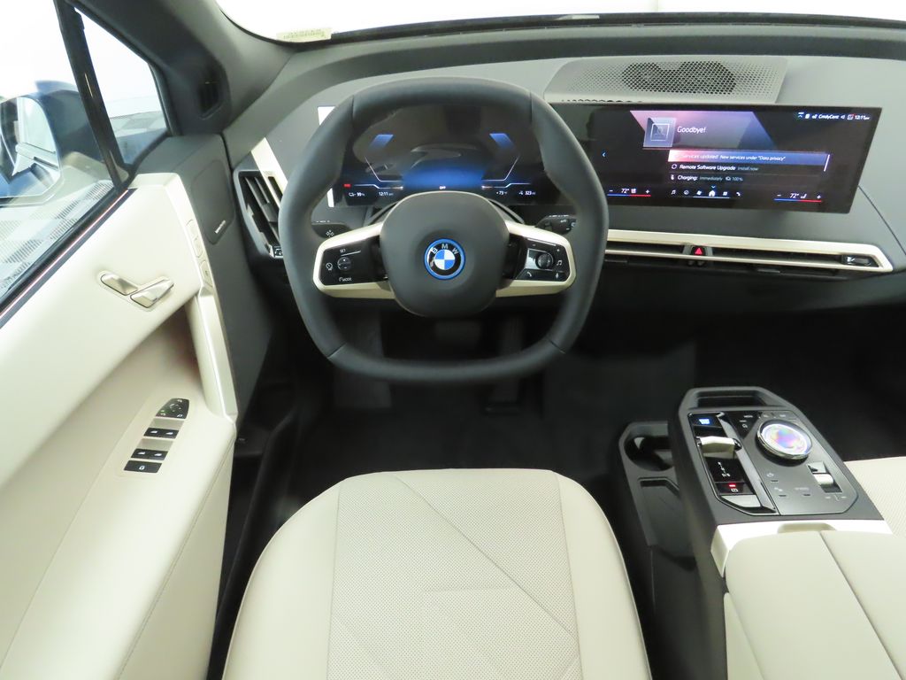 2025 BMW iX xDrive50 10