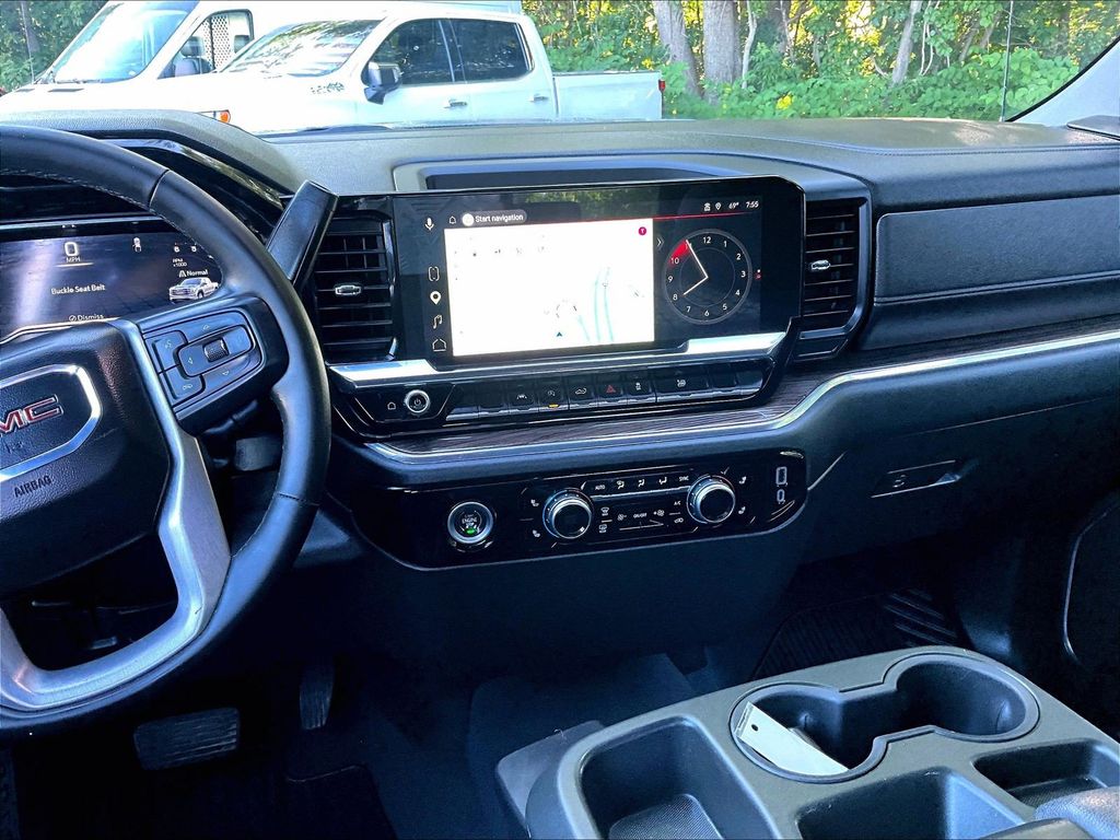 2023 GMC Sierra 1500 — photo 17