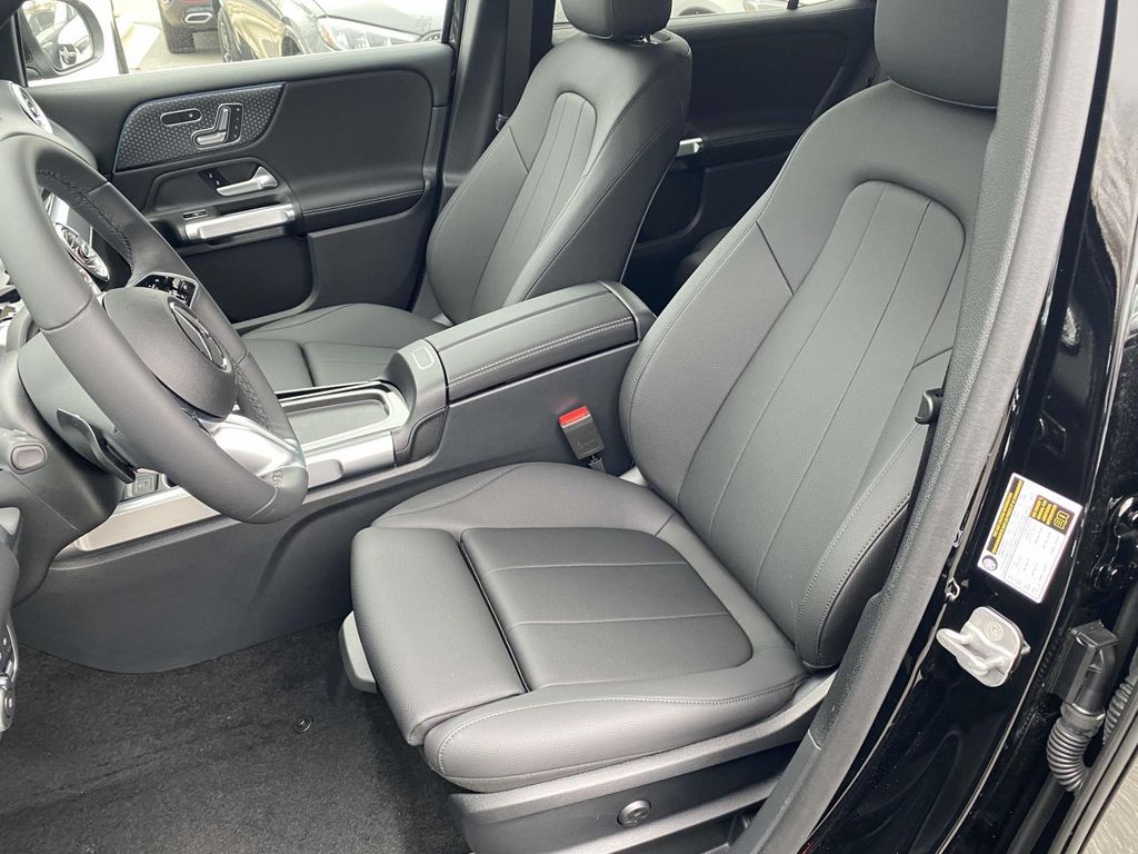 Thumbnail: 2025 Mercedes-Benz GLB - 19