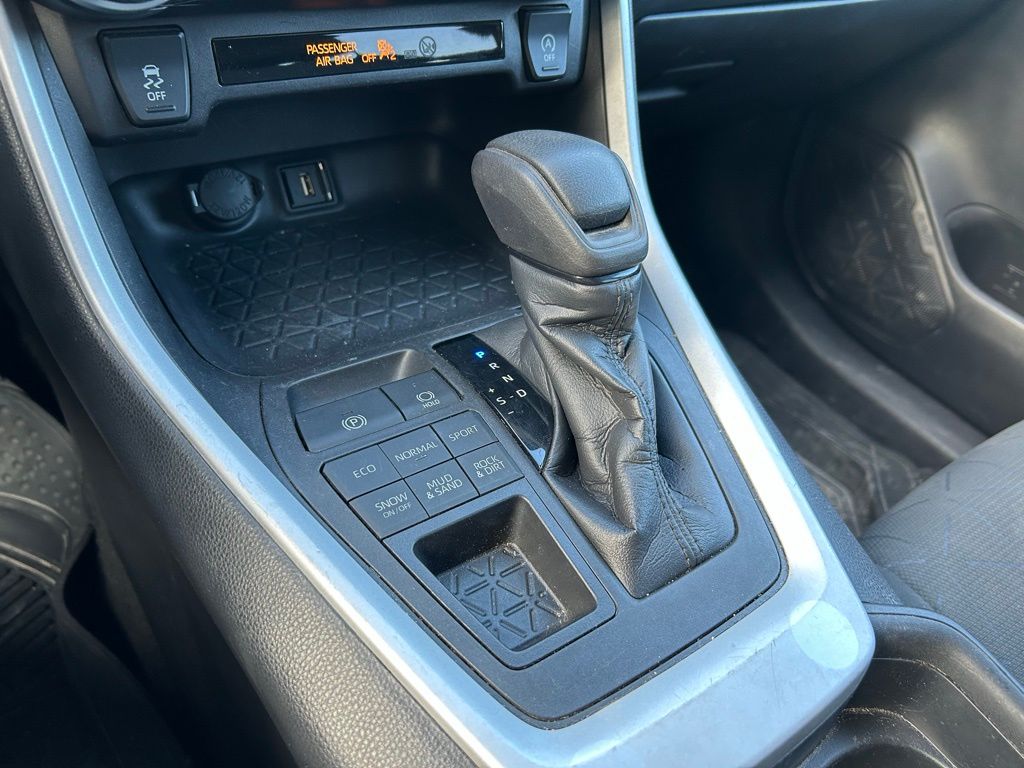 Thumbnail: 2021 Toyota RAV4 - 27