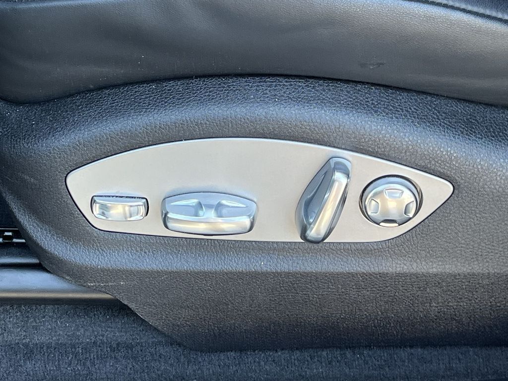 Thumbnail: 2024 Porsche Macan - 12