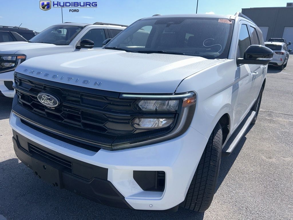 White Metallic 2025 Ford Expedition Active RWD SUV / Crossover 4X2 Automatic