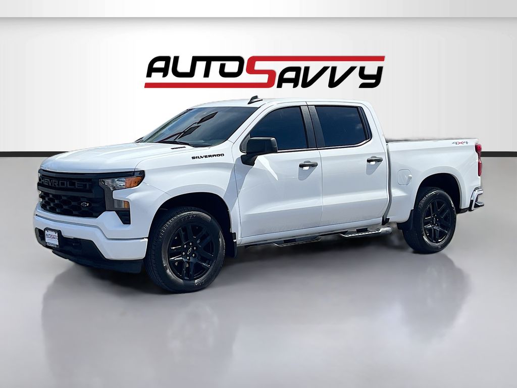 Used 2025 White Chevrolet Custom image 3