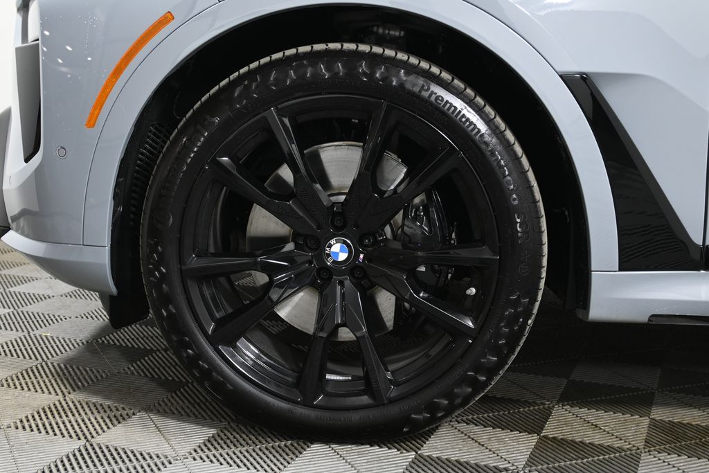 Thumbnail: 2026 BMW X7 - 12