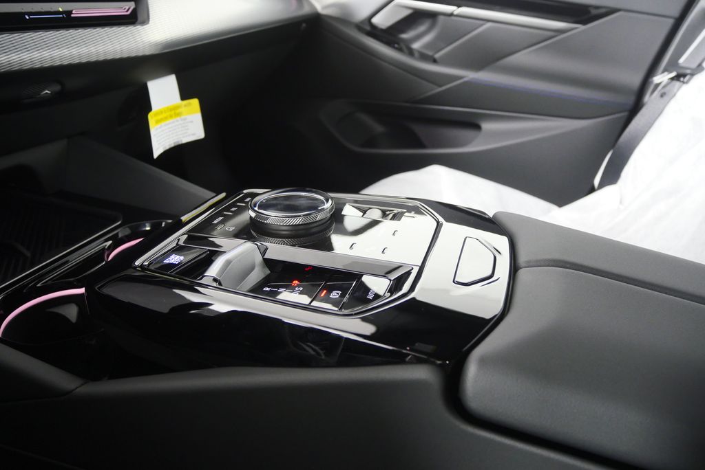 Thumbnail: 2026 BMW 5 Series - 23