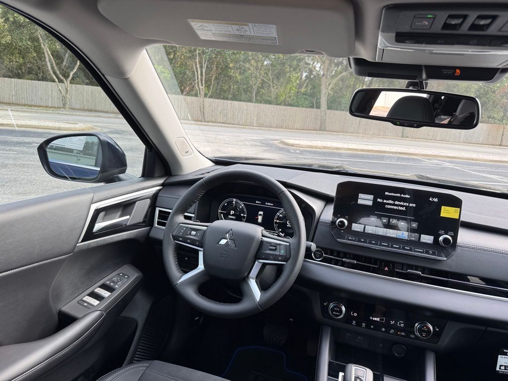 2025 Mitsubishi Outlander PHEV SE photo 16