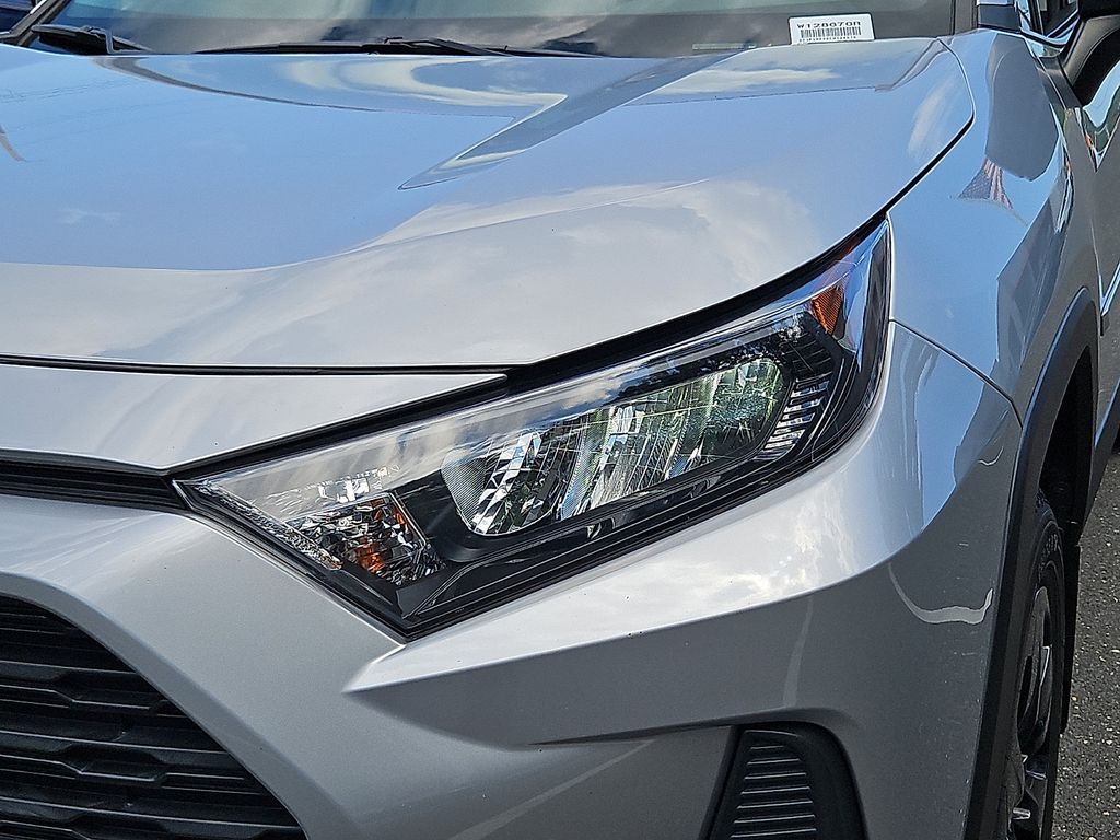 Thumbnail: 2020 Toyota RAV4 - 10