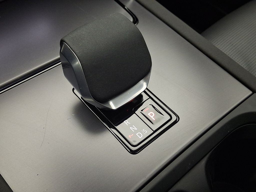 Thumbnail: 2025 Land Rover Discovery Sport - 16