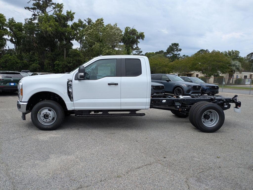 2026 Ford F-350 Chassis XL