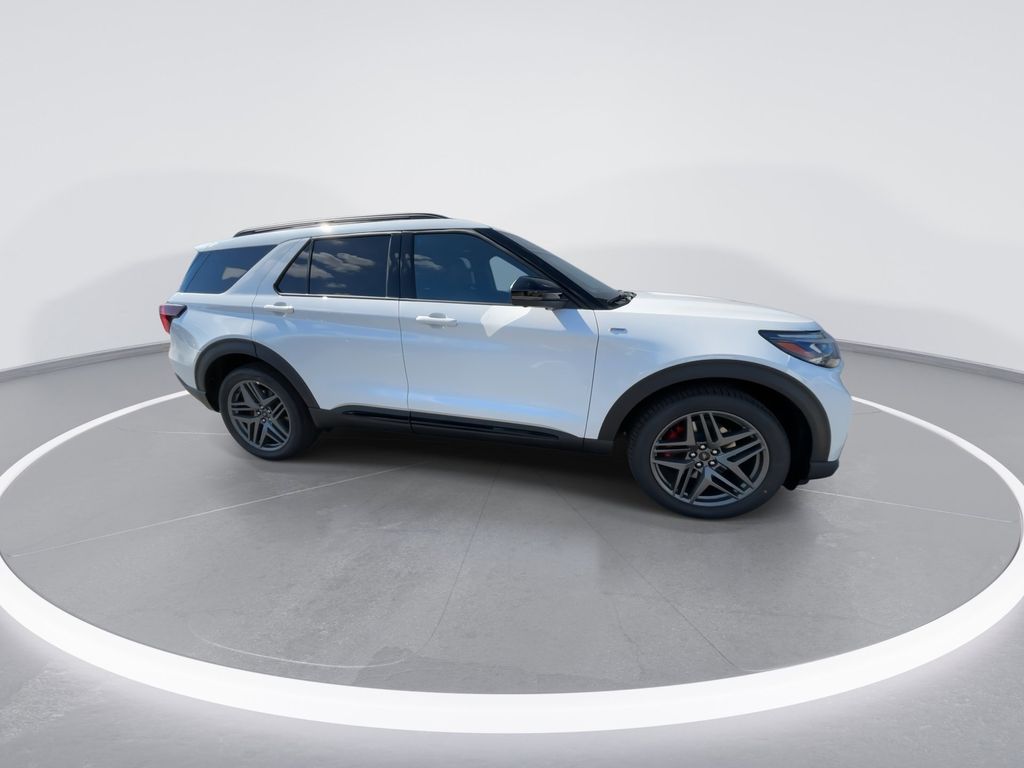 New 2026 Star White Metallic Tri-Coat Ford ST-Line image 9