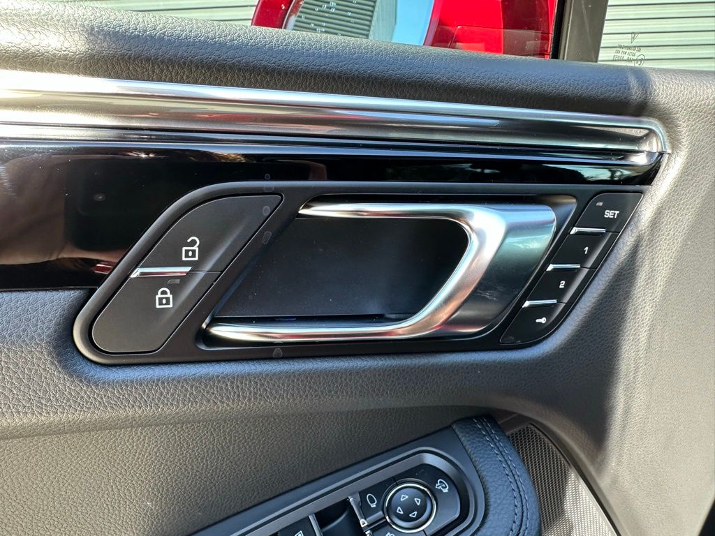 Thumbnail: 2026 Porsche Macan - 19