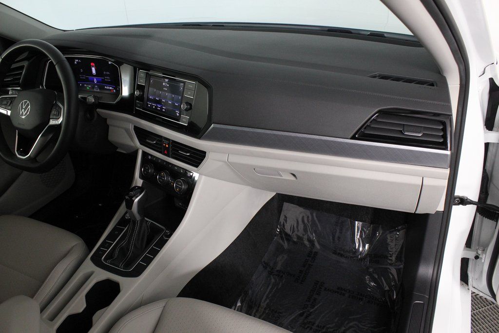 Thumbnail: 2024 Volkswagen Jetta - 9