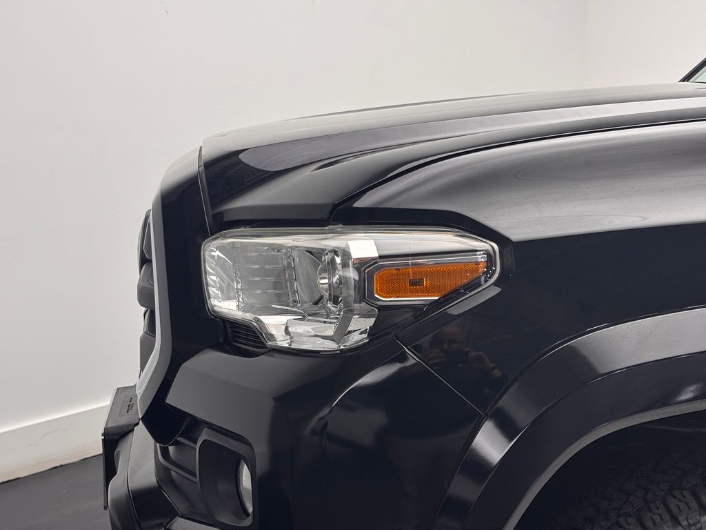 Thumbnail: 2019 Toyota Tacoma - 7