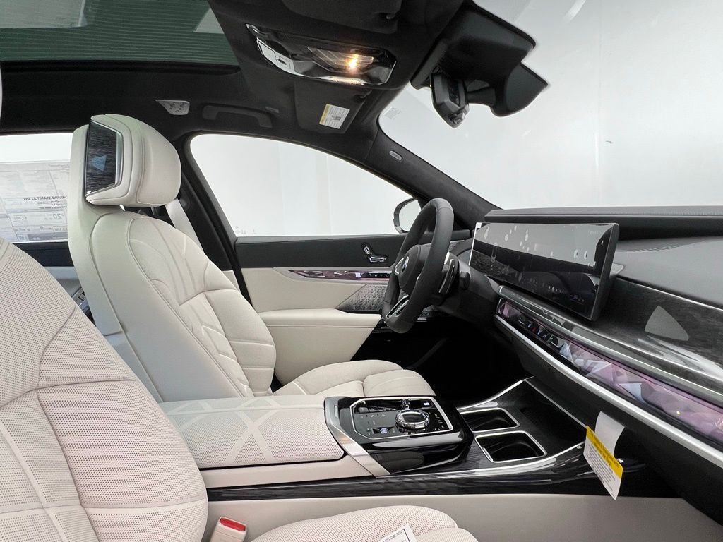 Thumbnail: 2026 BMW 7 Series - 6