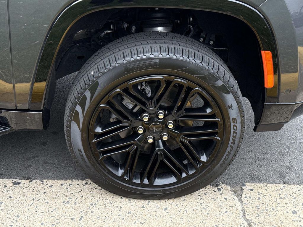 Thumbnail: 2025 Jeep Wagoneer - 17