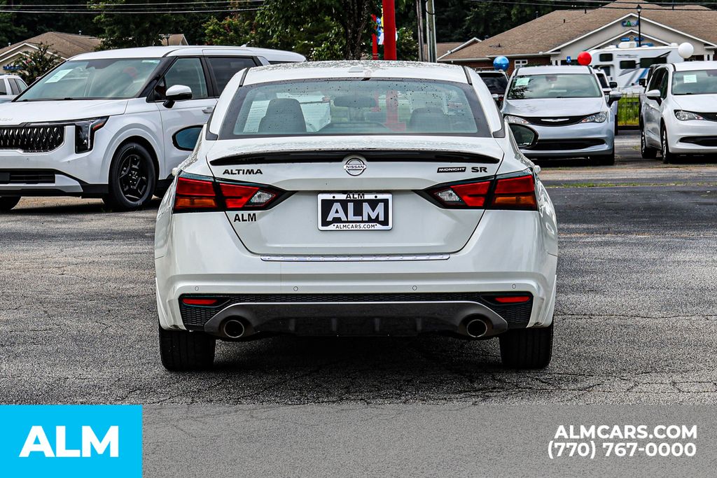 Used 2022 White Nissan 2.5 SR image 11